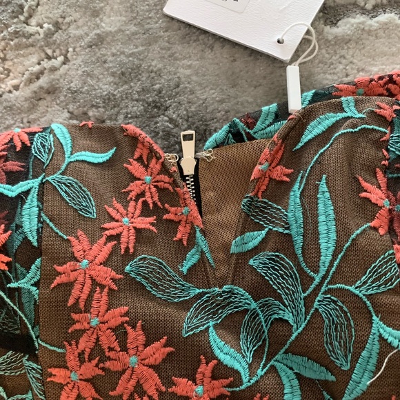 ELLIATT Creation Midi Dress in Embroidered Floral womens dress - size S - Picture 4 of 6